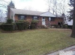 1 Arnold Ln, Commack, NY 11725