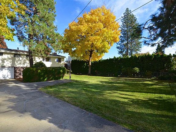 3rd image of 3229 W Rosewood Ave