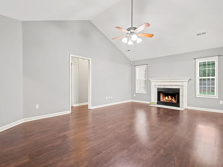 2524 Clovis Rd SW — Photo 2