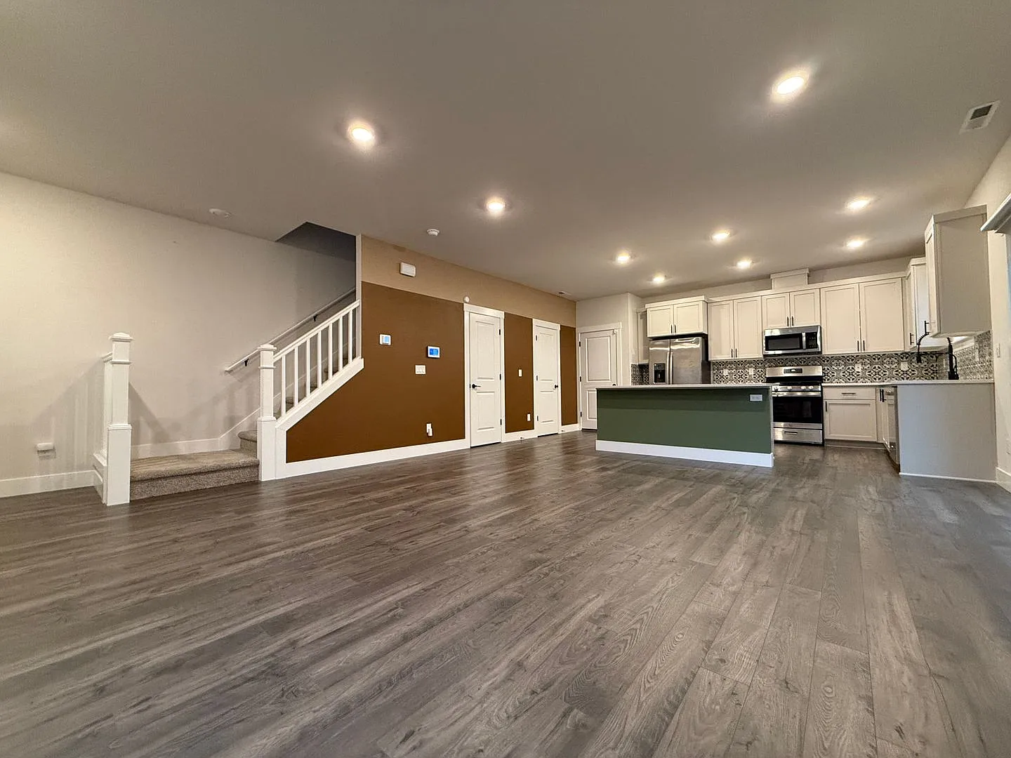 4 bedroom 2.5 bath House - Beaverton - Washer/Dryer Included, Gas Fireplace, Neighborhood Park an... — Photo 2