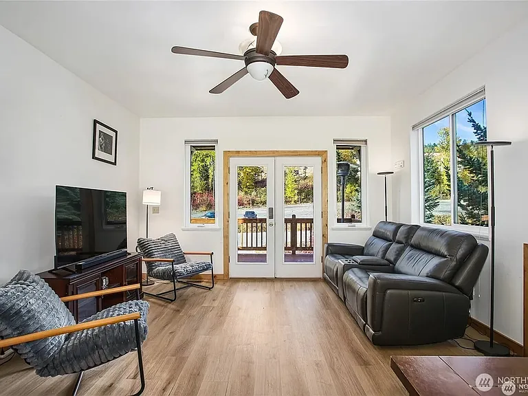 330 Keechelus Dr — Photo 6