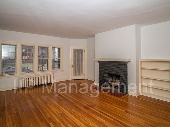 4th image of 2455 Woodmere Dr #2455