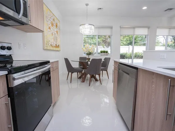 170 SE 7th Way, Pompano Beach, FL 33060