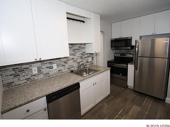 2nd image of 1921 Pine Tree Dr