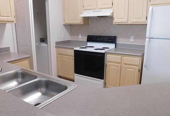 4th image of 8917 Legacy Ct APT 17-208