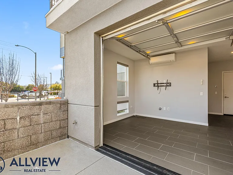 149 Mercer Way — Photo 4