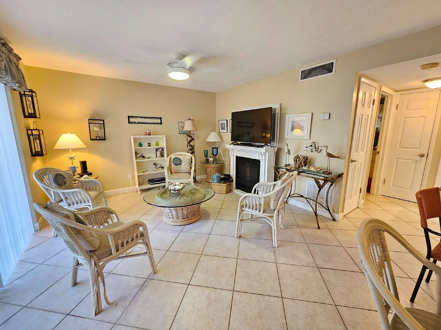 2 bed, 1.0 bath, 750 sqft, $2,400 — Photo 4