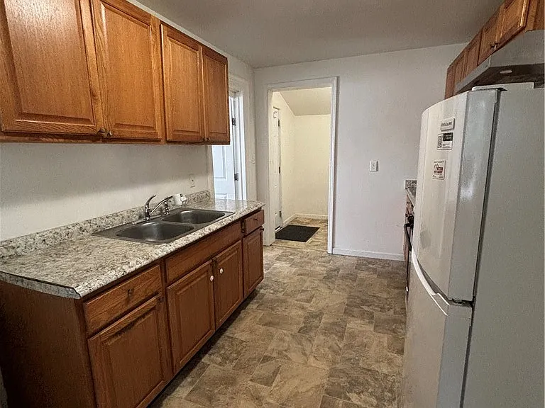 511 Lansing St — Photo 6