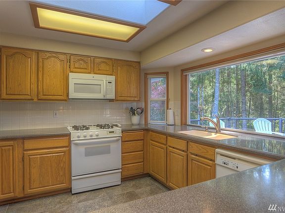 4th image of 5729 Whispering Pines St NE