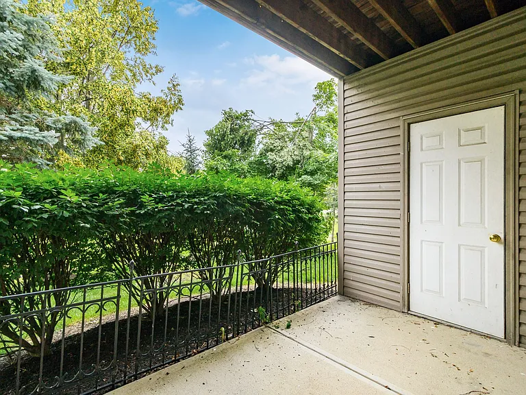 8057 Cranes Crossing Dr — Photo 32