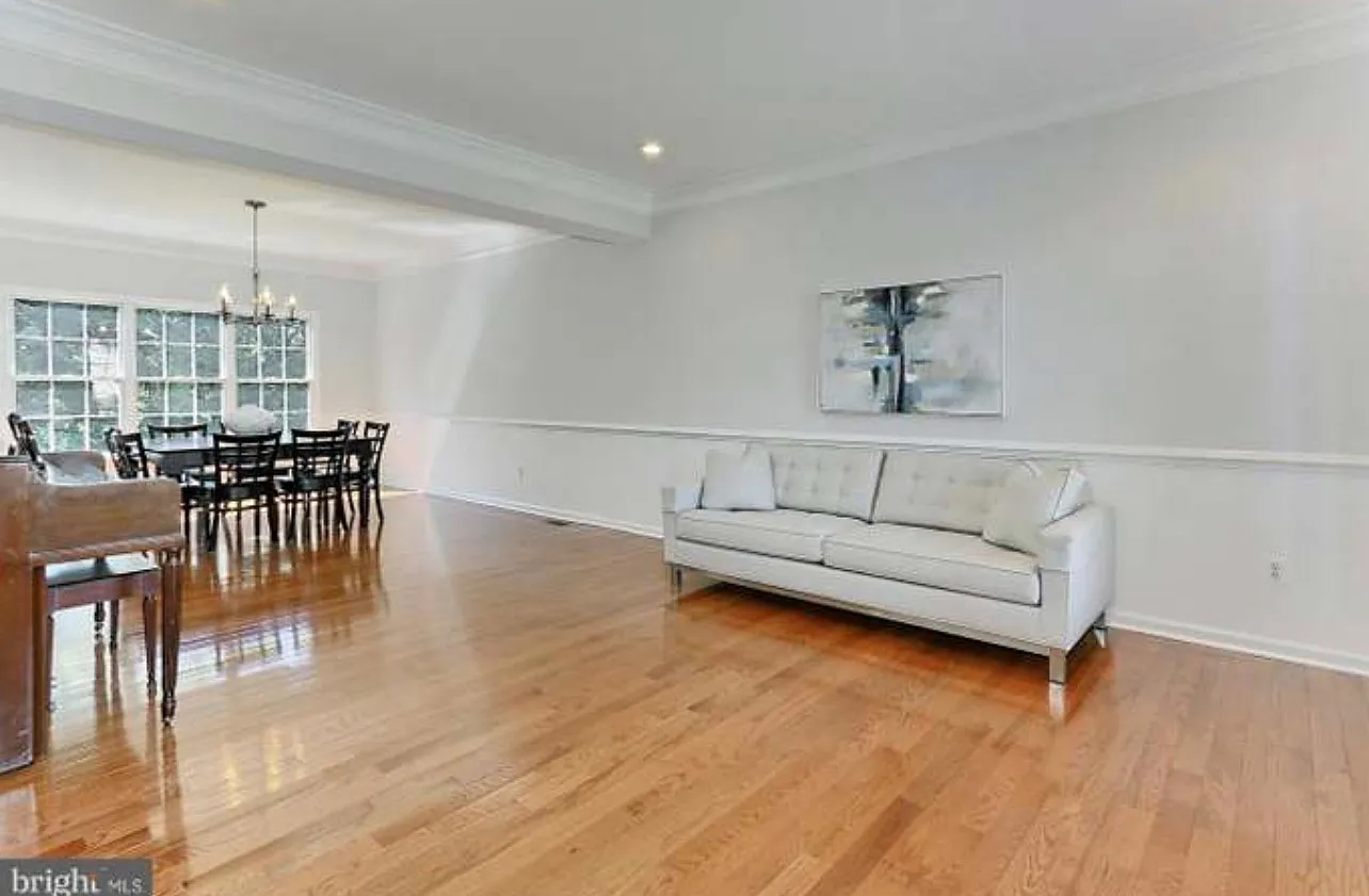 6 bed, 3598 sqft, $6,750 — Photo 1
