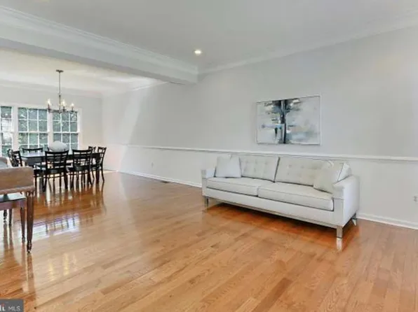 13263 Middleton Farm Ln, Herndon, VA 20171