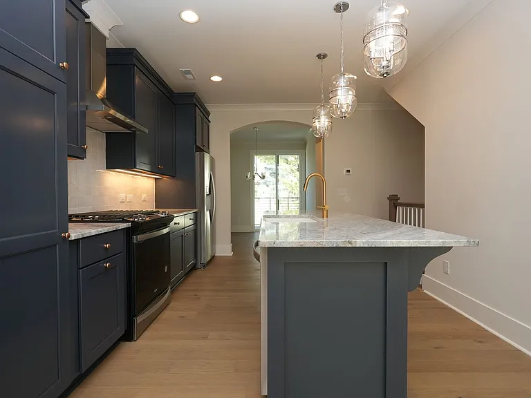 1405 Kenilworth Ave — Photo 11