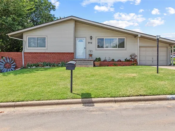 702 E Arlington Ave, Weatherford, OK 73096