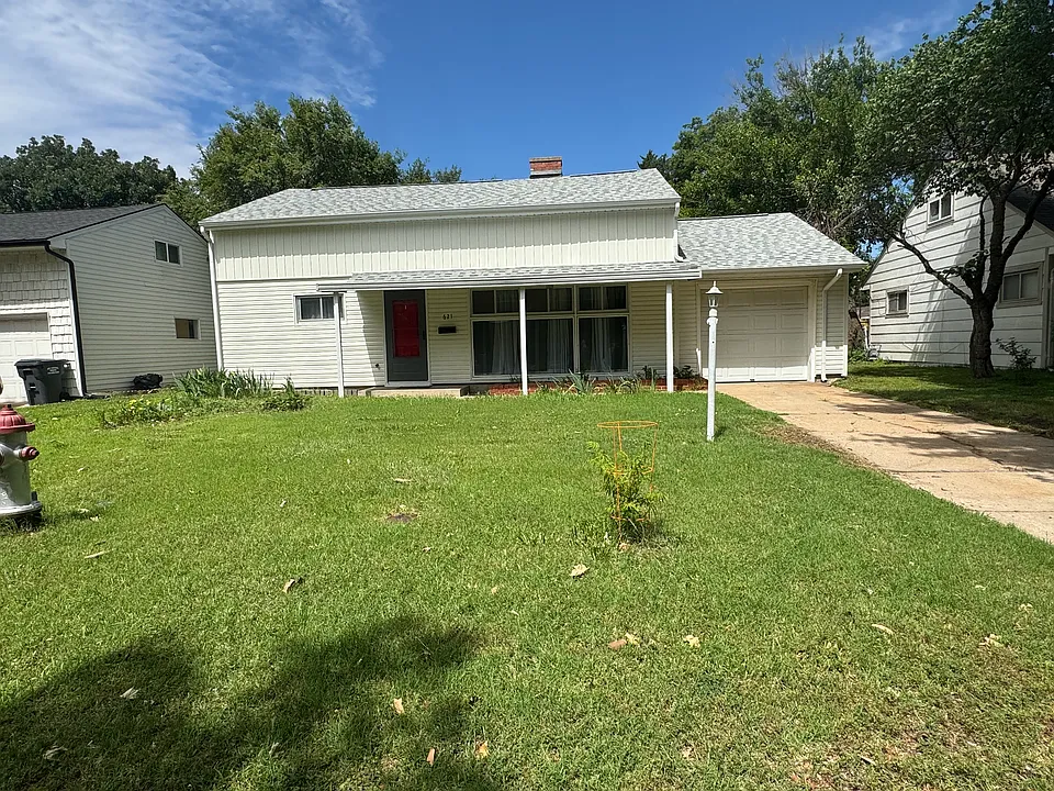 621 S Bleckley Dr