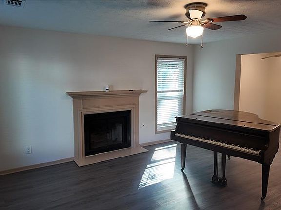 5th image of 3095 Revere Ct