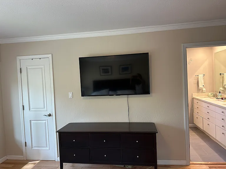 Master BR with ensuite Bathroom and walk-in closet