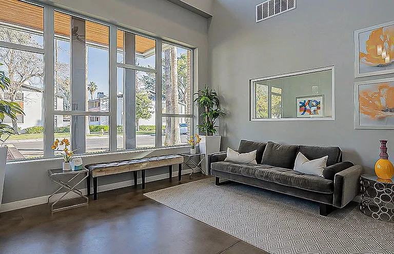 Parq on 5th — Photo 29