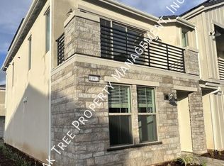 10912 N Honeysuckle Dr, Fresno, CA 93730