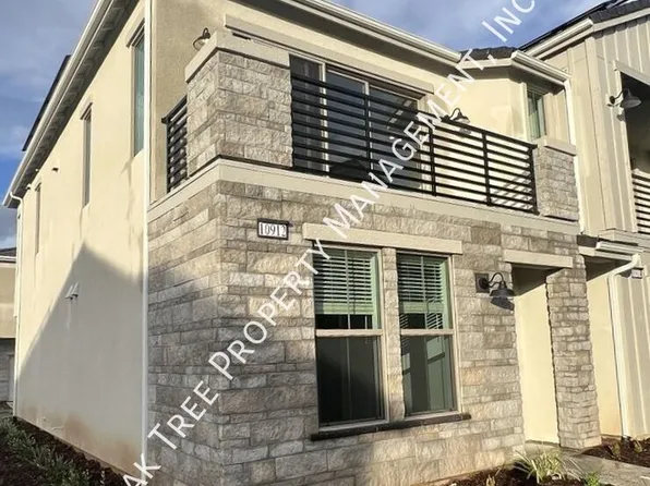 10912 N Honeysuckle Dr, Fresno, CA 93730