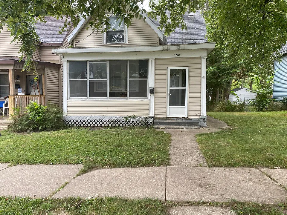 1006 E Kansas St