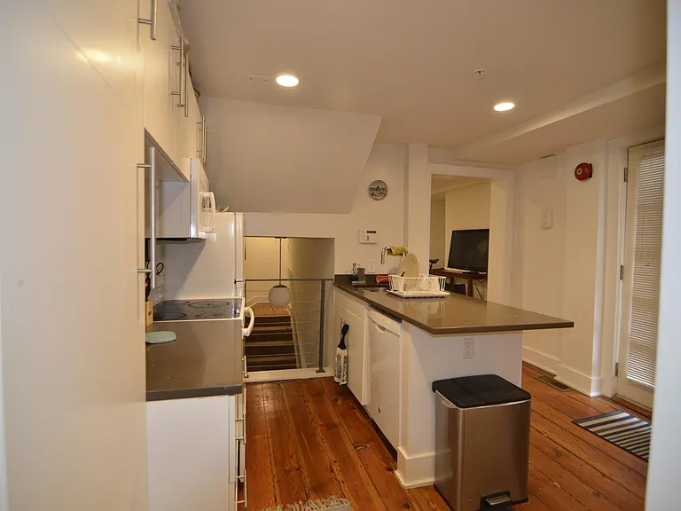 1072 Thomas Jefferson St NW #100 — Photo 9