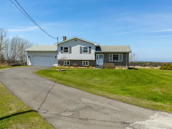 46 Heritage St N, Yarmouth, NS B5A 5K5
