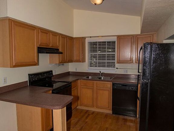 3rd image of 1425 E Gore St