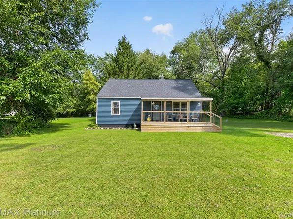 160 Kuhn St, Gregory, MI 48137