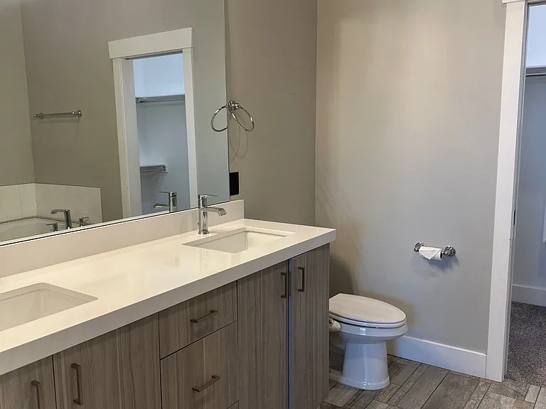 7068 S 300 E — Photo 13