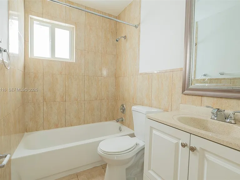 1091 SW 4th St #2 — Photo 14