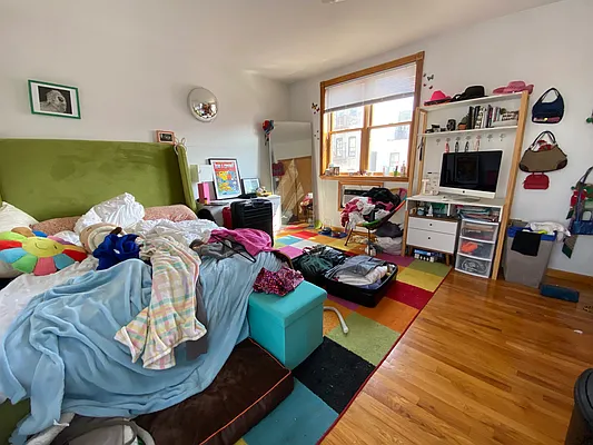 Rented by Capri Jet Realty Corp | media 1