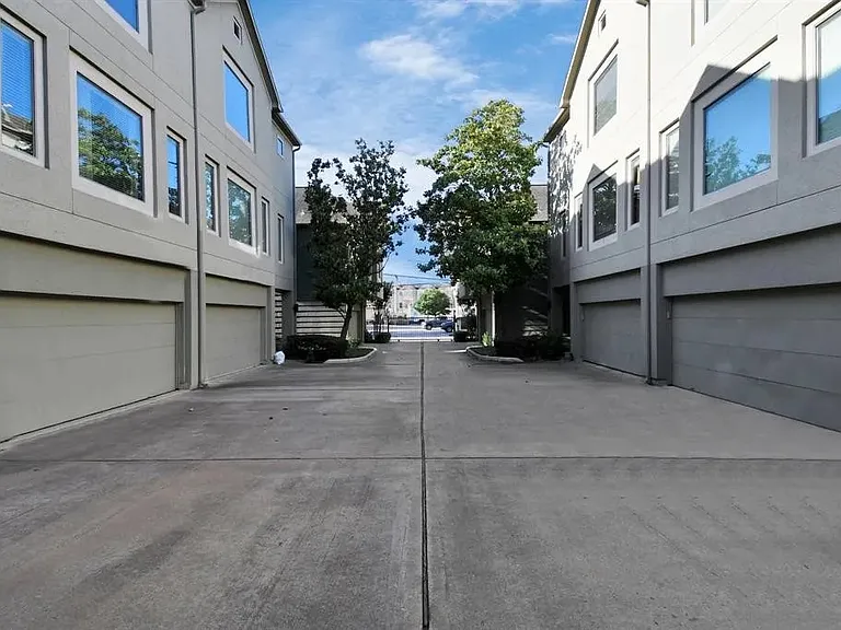 4422 Center St — Photo 24
