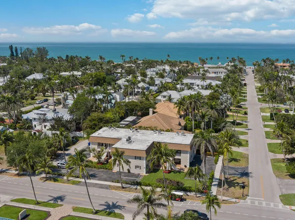 940 3rd St S APT 103, Naples, FL 34102