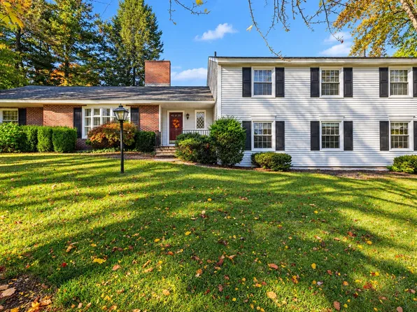 15 Juniper Rd, Fitchburg, MA 01420