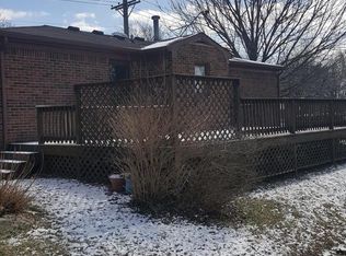 5811 Larkgrove Dr, Louisville, KY 40229