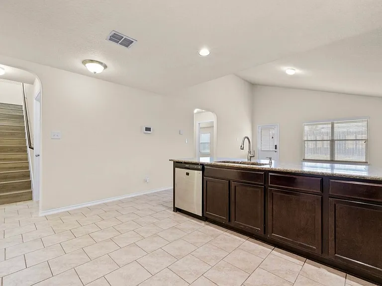 1407 Frio Eagle — Photo 15