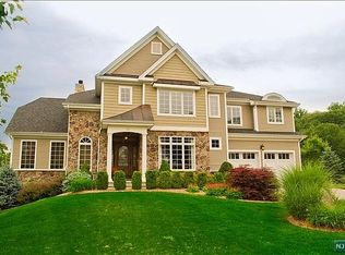 65 Overlook Rdg, Oakland, NJ 07436