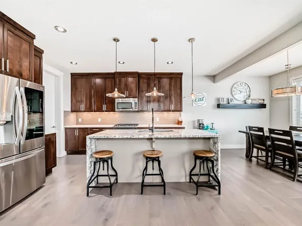 12 W Emberside Gln, Cochrane, AB T4C 2L6