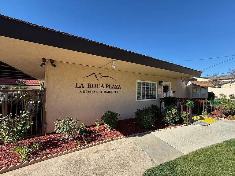 La Roca Plaza — Photo 7