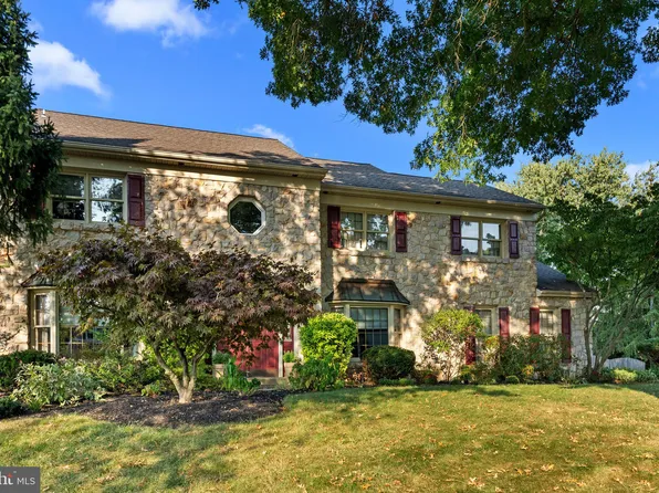 2113 Country Club Dr, Doylestown, PA 18901