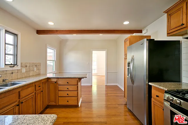 2035 Selby Ave — Photo 11