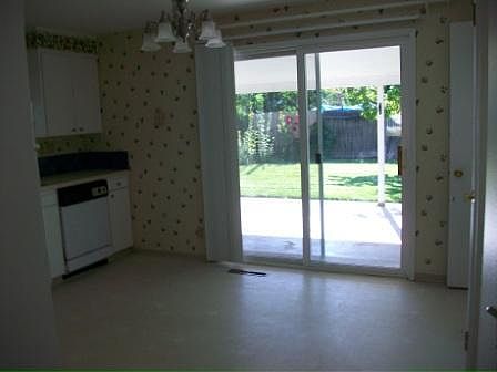 5th image of 935 Blue Mountain Dr