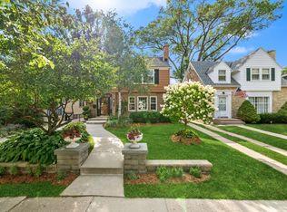 5547 N Shoreland Ave, Whitefish Bay, WI 53217