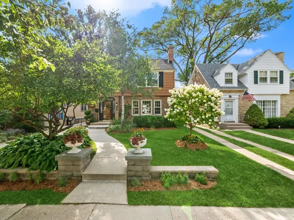 5547 North Shoreland AVENUE, Whitefish Bay, WI 53217