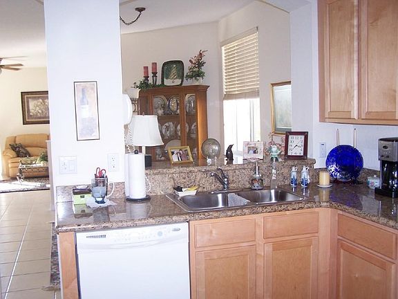 5th image of 3010 N Evergreen Cir
