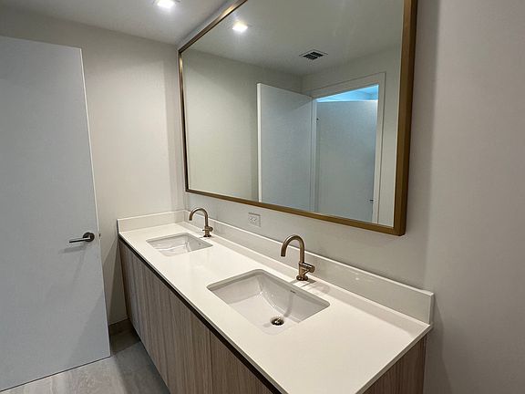 5th image of 77 SE 5th St #1514
