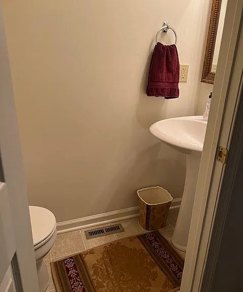 40 Hillside Ct S — Photo 23