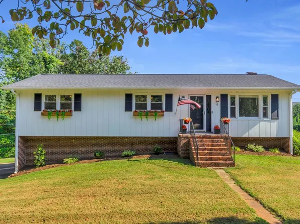 8 Knoll Cir, Greenville, SC 29609