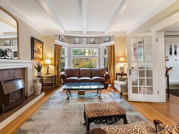 5th image of 1820 W 11th Ave